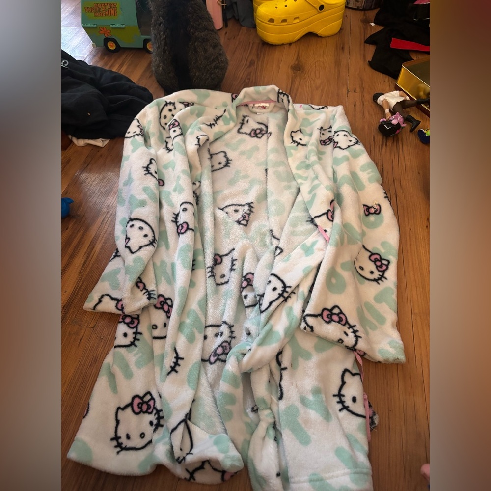 Hello kitty robe - Picture 2 of 3